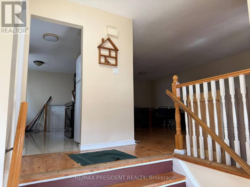 84 Primerose Crescent — photo 3 of 23