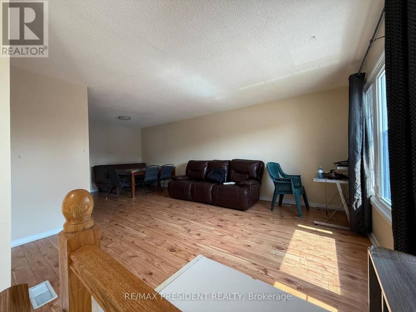 84 Primerose Crescent — photo 5 of 23