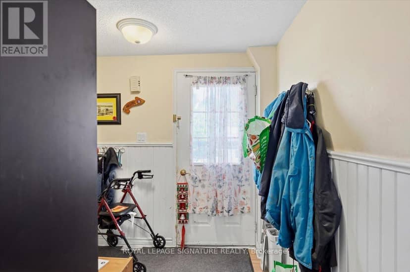54 Scott Crescent — photo 11 of 28