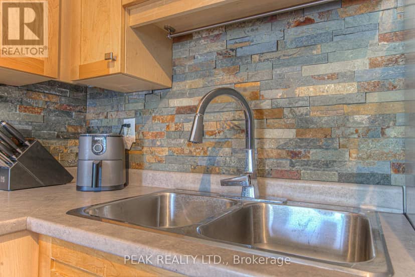 407 - 155 Water Street — photo 14 of 32