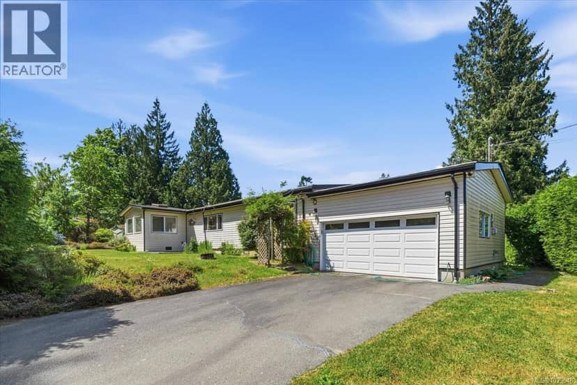 1300 Churchill Pl, Ladysmith