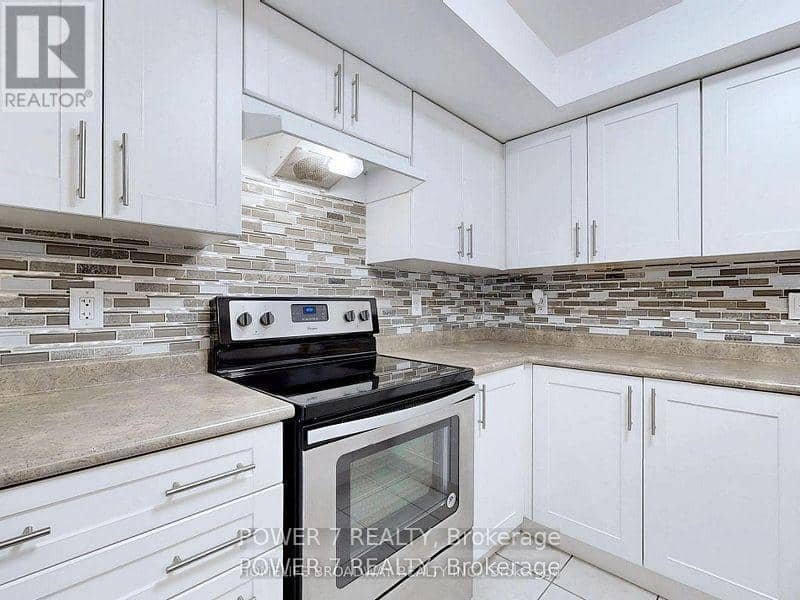 509 - 30 Dunsheath Way — photo 10 of 17