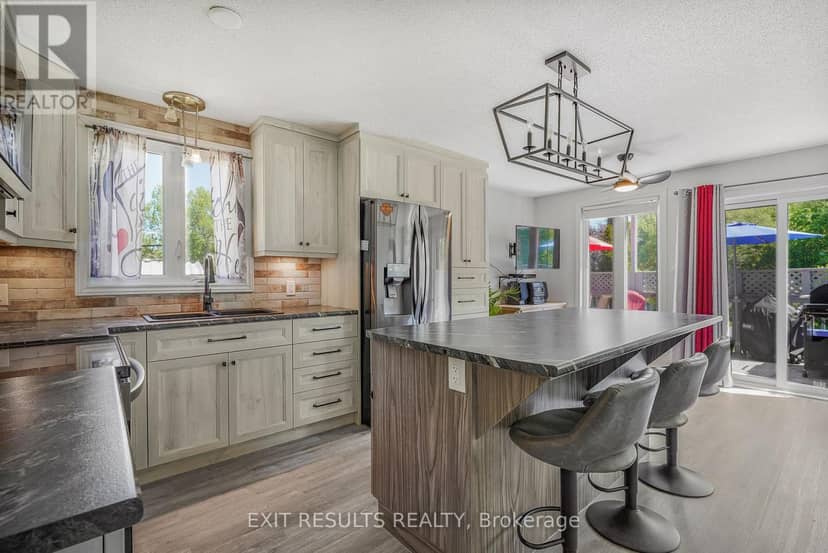 8 Beaver Lane — photo 7 of 26