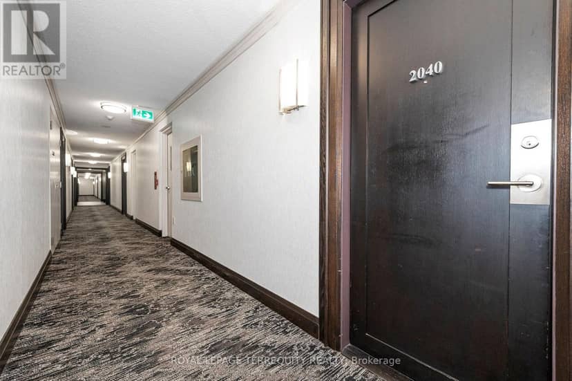 2040 - 35 Viking Lane — photo 3 of 40