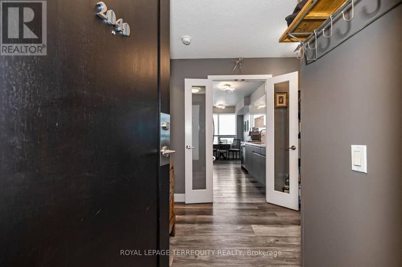 2040 - 35 Viking Lane — photo 4 of 40