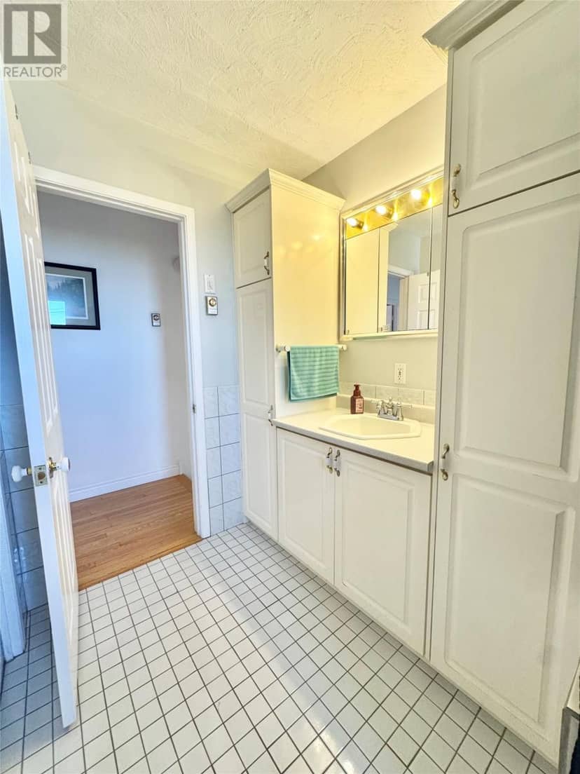 8 Gillingham Avenue — photo 18 of 40