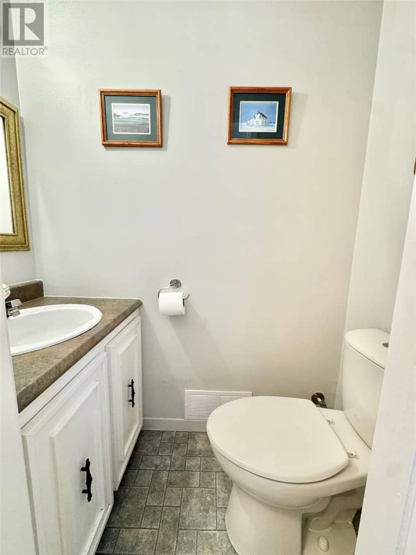8 Gillingham Avenue — photo 30 of 40