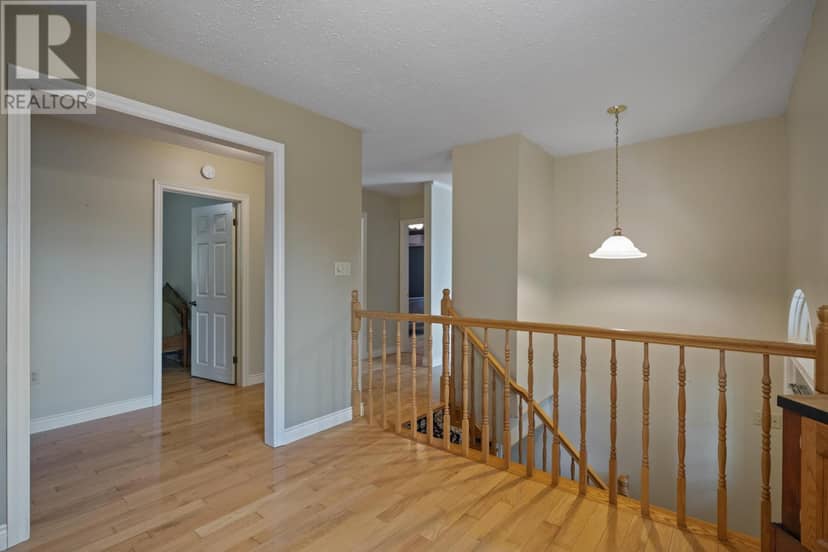 19 Marjorie Crescent — photo 14 of 40