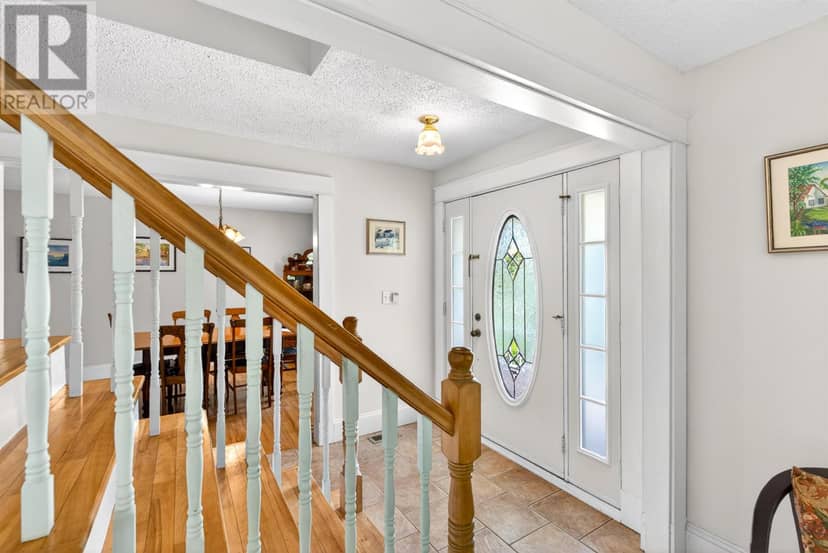 23 Hillside Drive — photo 3 of 40