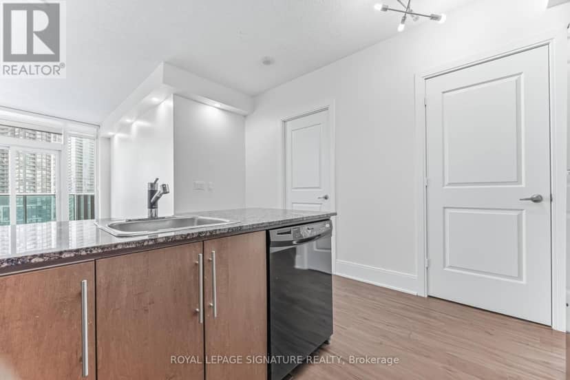 1402 - 330 Burnhamthorpe Road W — photo 17 of 40