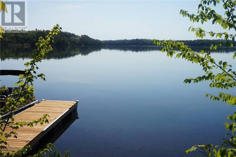 102 Maplegrove Island — photo 4 of 28