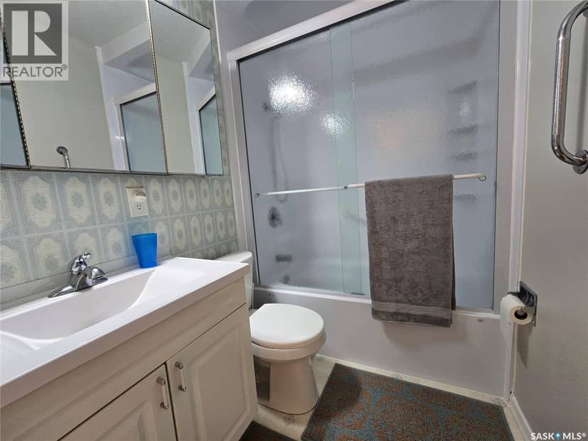 222 Torbay Street — photo 9 of 36