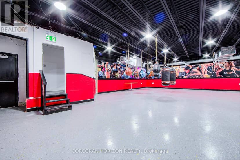 2261 Dundas Street W, Toronto, photo 4