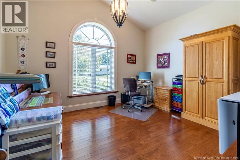 131 Creighton Street North — photo 31 of 40
