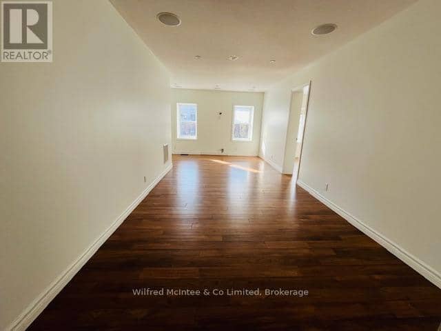 82/84 Elora Street — photo 10 of 13