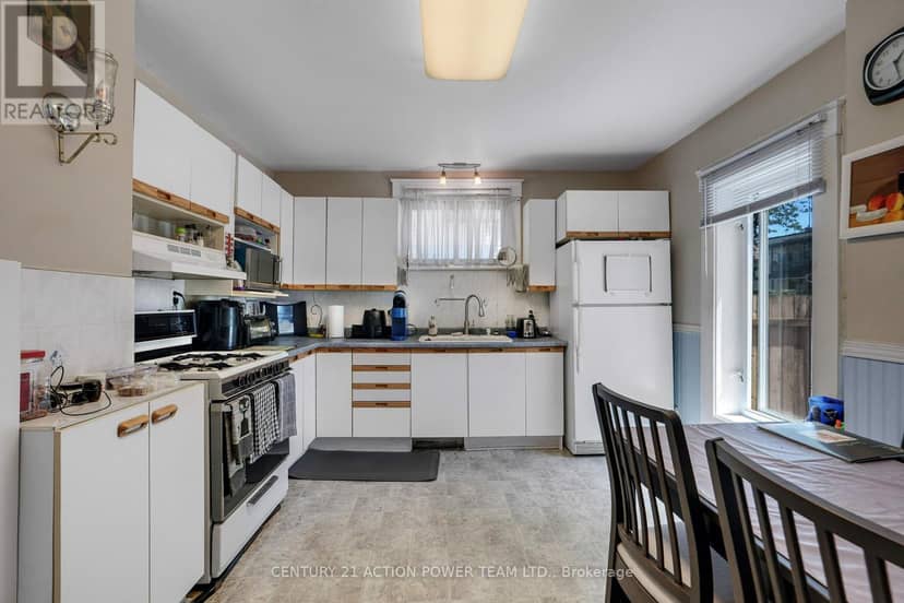 222 Montfort Street — photo 11 of 25