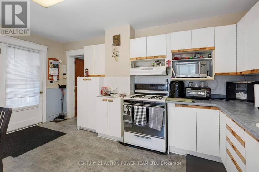 222 Montfort Street — photo 12 of 25