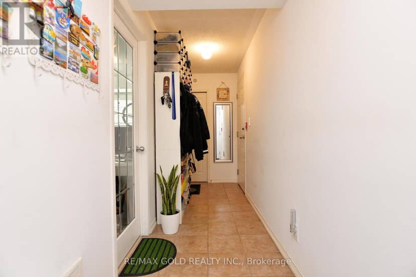 26 - 671A Warden Avenue — photo 7 of 30