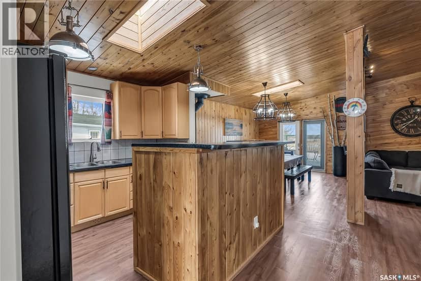 108 Iroquois DRIVE — photo 6 of 40