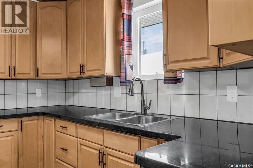 108 Iroquois DRIVE — photo 8 of 40