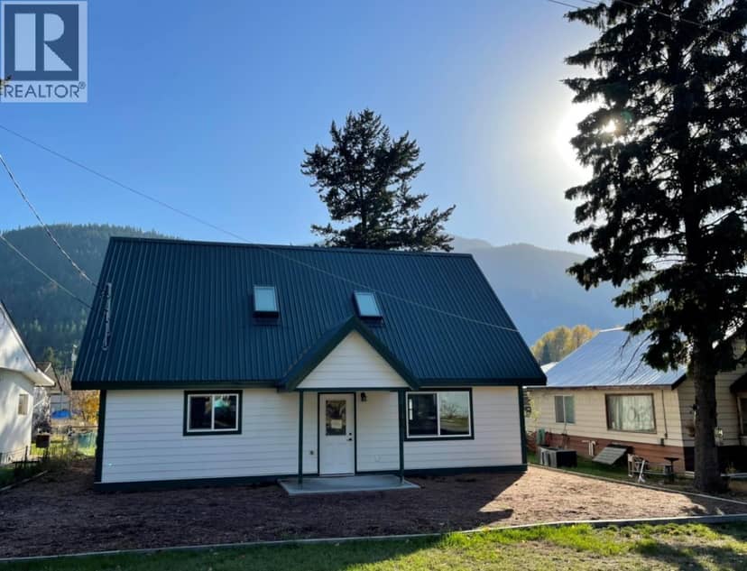 5763 Ponderosa Road, Falkland