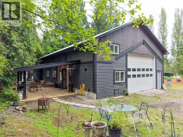 11198 TUCK ROAD, Powell River