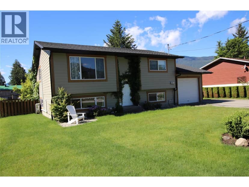 304 5TH NW Street, Nakusp