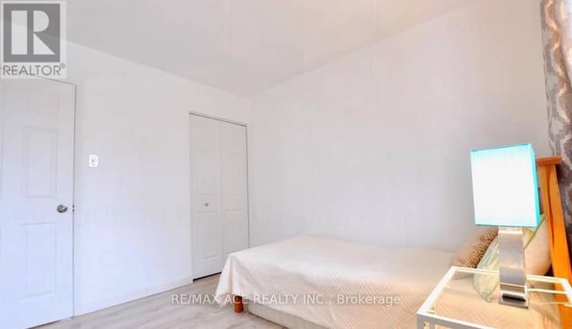 99 Toulon Crescent — photo 9 of 11