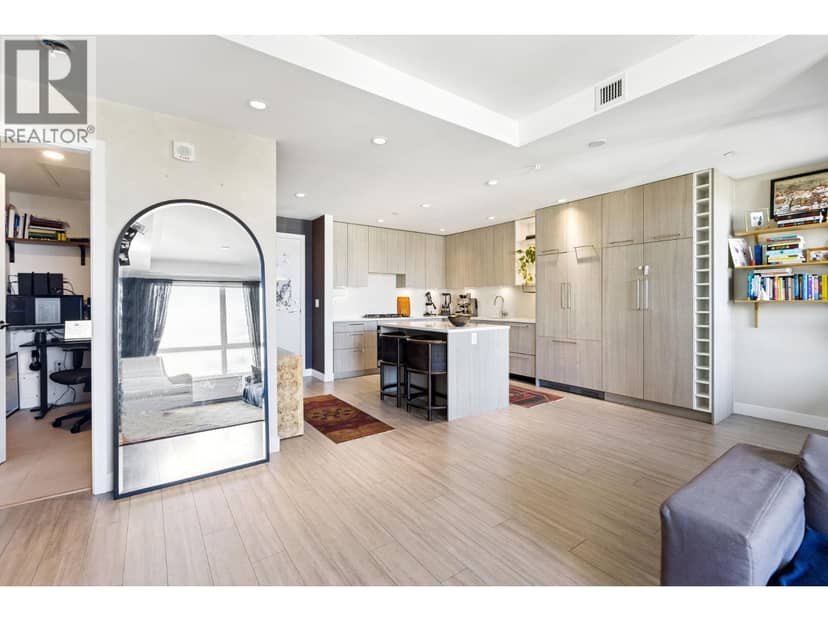 303 707 E 3RD STREET, North Vancouver, photo 2