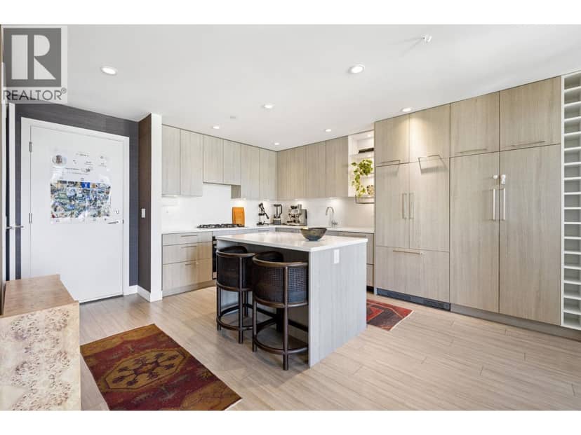 303 707 E 3RD STREET, North Vancouver, photo 3