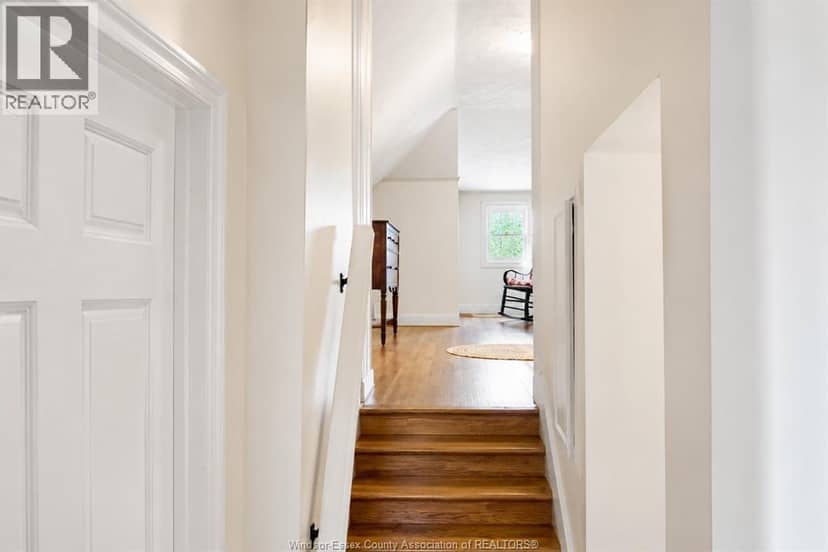 2429 Howard Avenue — photo 4 of 17