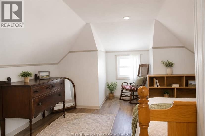 2429 Howard Avenue — photo 8 of 17