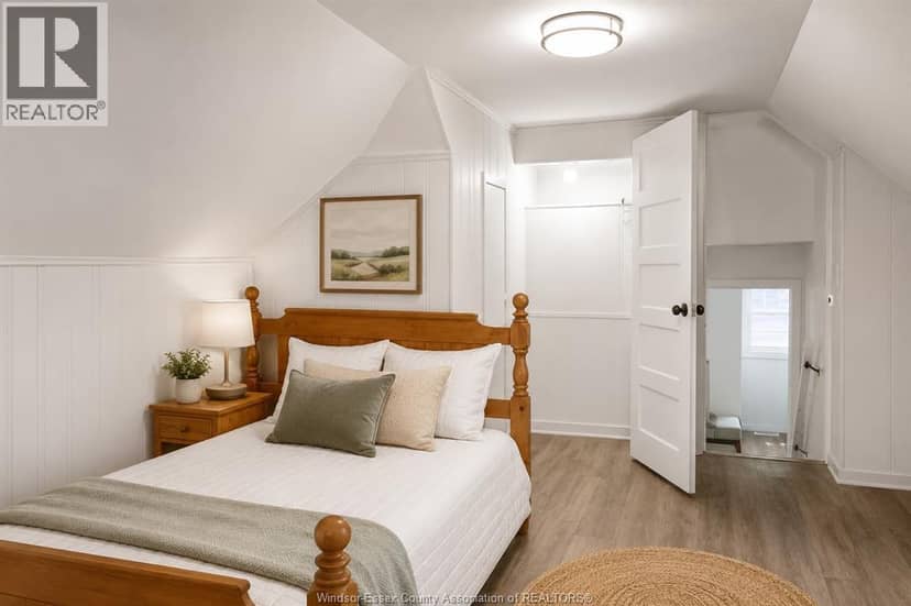 2429 Howard Avenue — photo 5 of 17