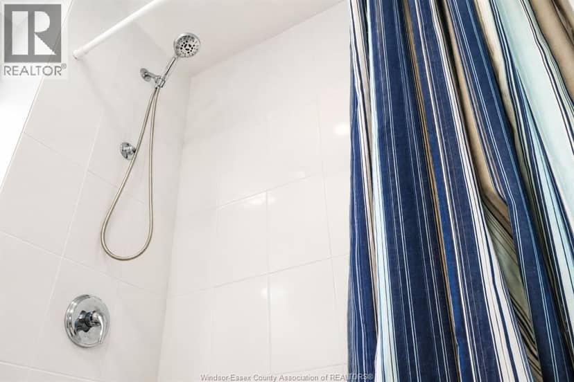 2429 Howard Avenue — photo 9 of 17