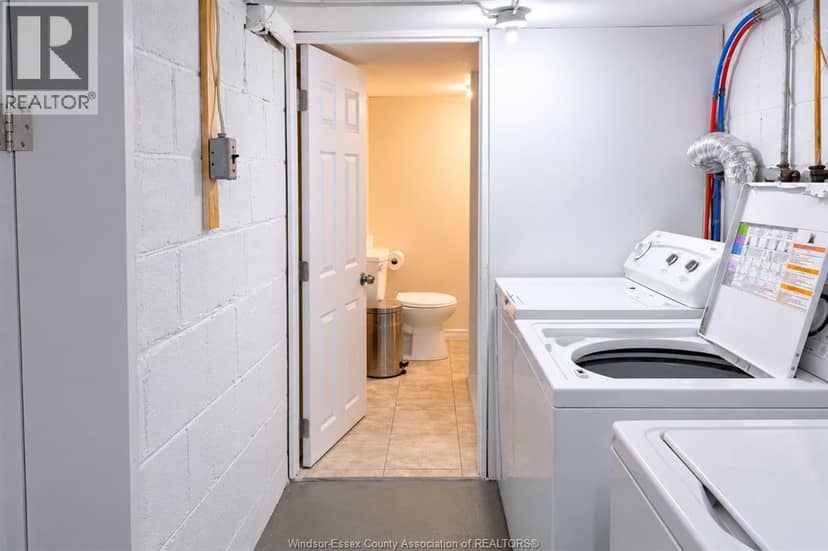 2429 Howard Avenue — photo 15 of 17