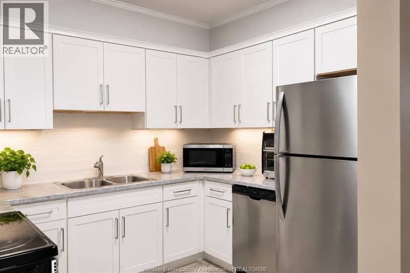 2429 Howard Avenue — photo 11 of 17
