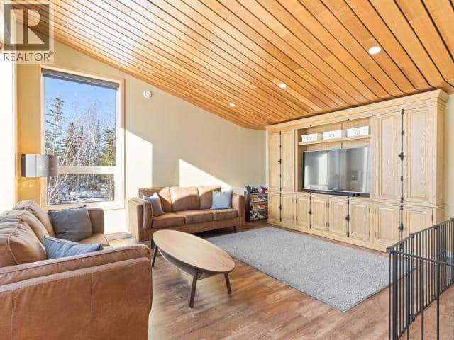 84 Orion Crescent — photo 16 of 40