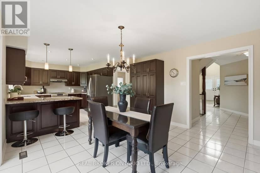 2205 Shaftesbury Court — photo 12 of 40