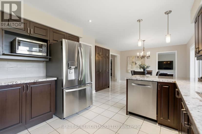2205 Shaftesbury Court — photo 14 of 40