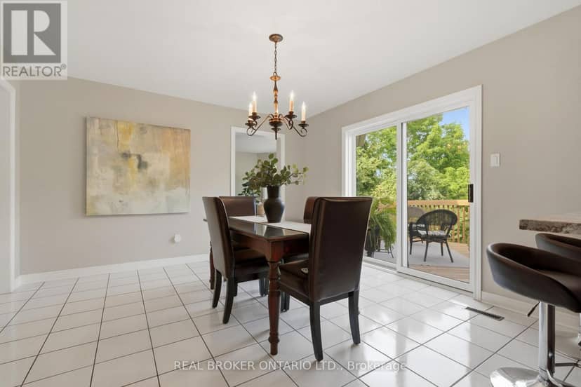 2205 Shaftesbury Court — photo 16 of 40