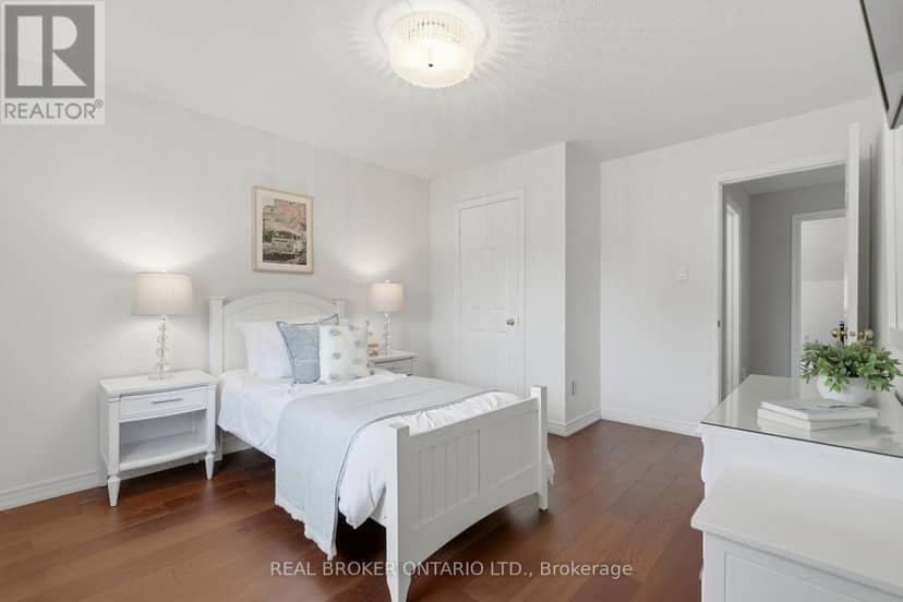 2205 Shaftesbury Court — photo 34 of 40