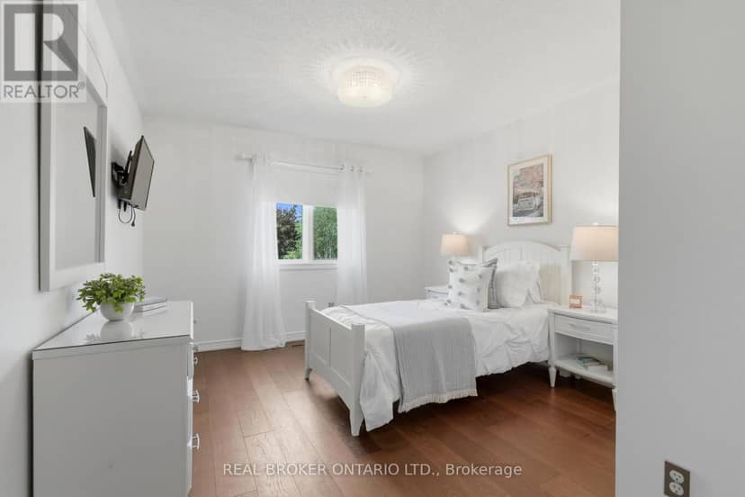 2205 Shaftesbury Court — photo 35 of 40