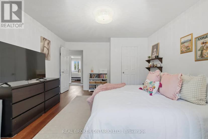 2205 Shaftesbury Court — photo 37 of 40