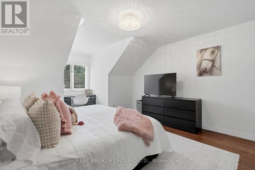2205 Shaftesbury Court — photo 38 of 40