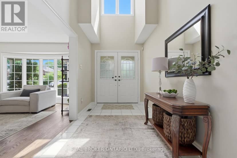 2205 Shaftesbury Court — photo 5 of 40