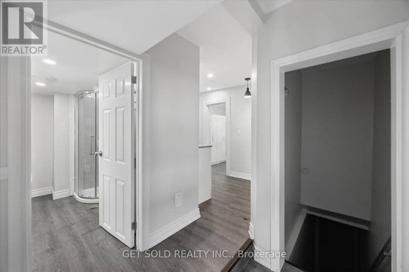 1089-1091 Dovercourt Road — photo 11 of 19