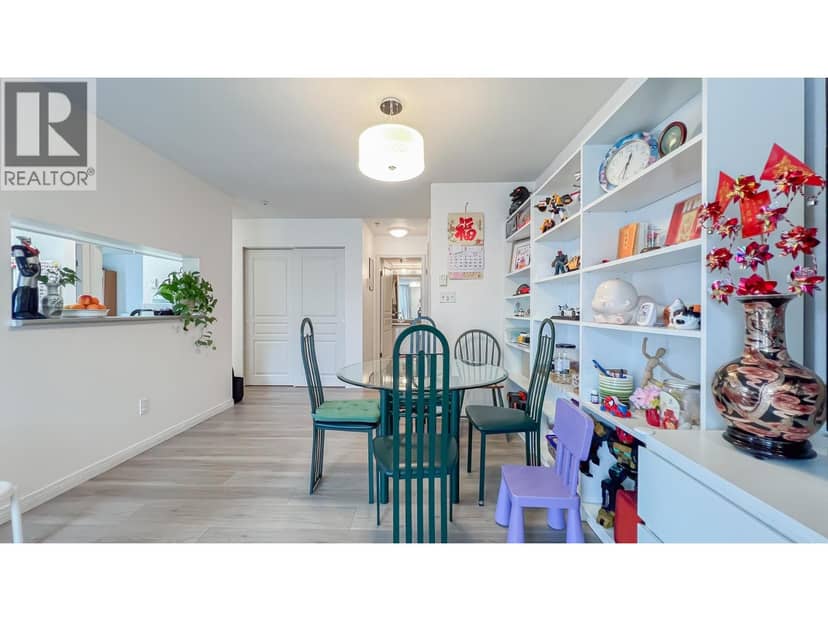 205 8430 Jellicoe Street, Vancouver, photo 5