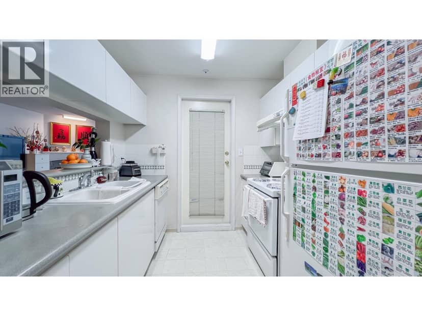 205 8430 Jellicoe Street, Vancouver, photo 6
