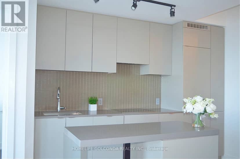 5001 - 7 Grenville Street — photo 5 of 27