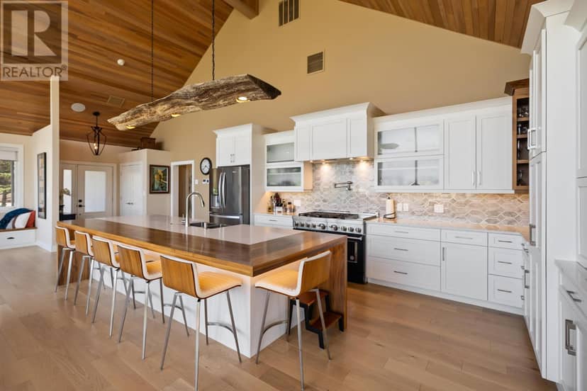 131 Bayview Drive — photo 10 of 40
